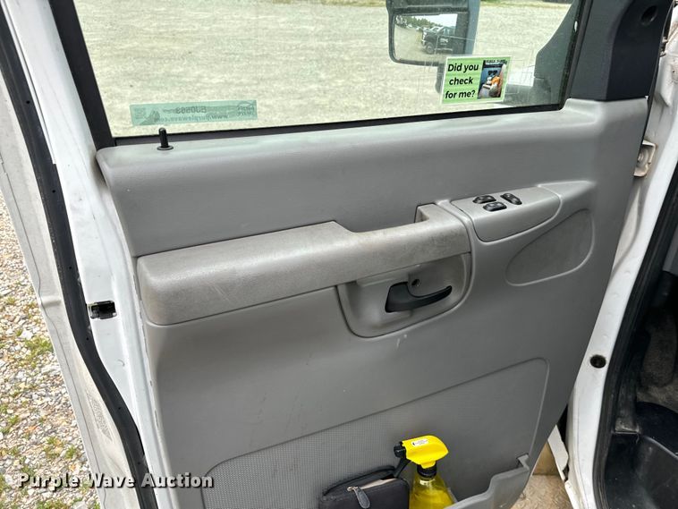 image for item EJ0563 2009 Ford E450 shuttle bus