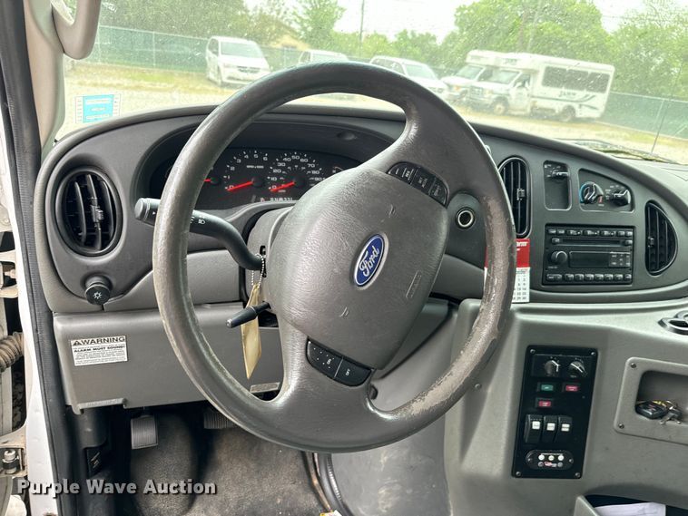 image for item EJ0563 2009 Ford E450 shuttle bus