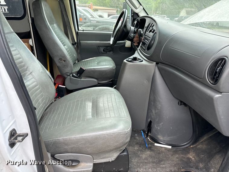 image for item EJ0563 2009 Ford E450 shuttle bus