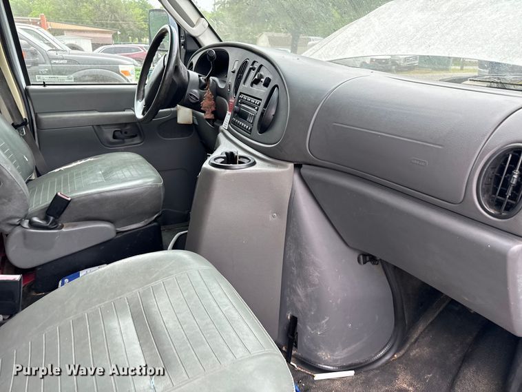 image for item EJ0563 2009 Ford E450 shuttle bus