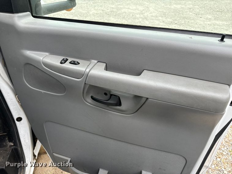 image for item EJ0563 2009 Ford E450 shuttle bus