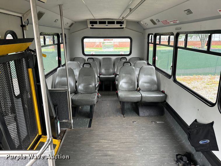 image for item EJ0563 2009 Ford E450 shuttle bus