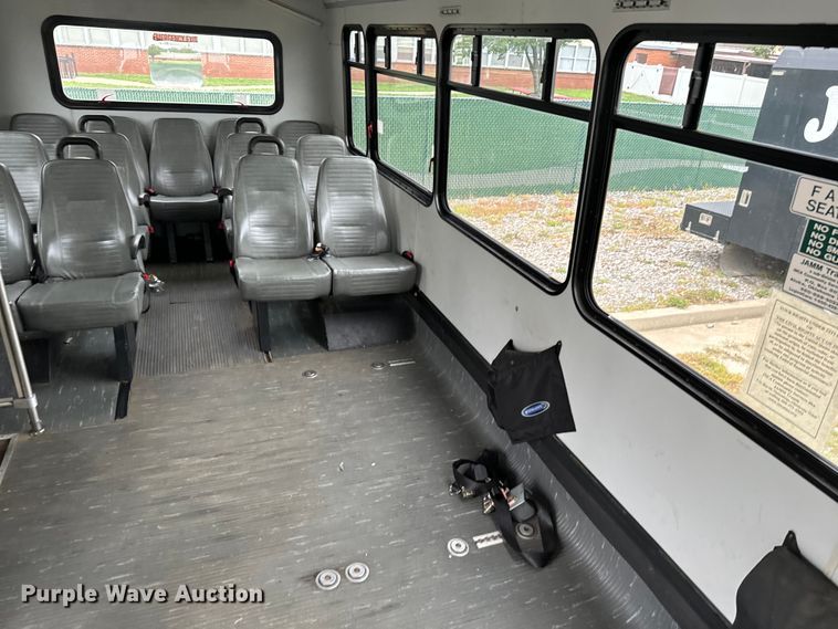 image for item EJ0563 2009 Ford E450 shuttle bus