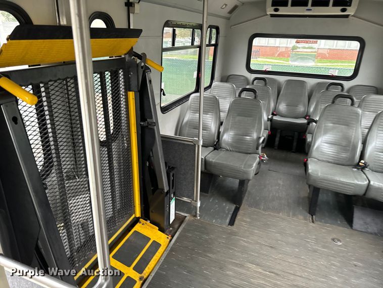 image for item EJ0563 2009 Ford E450 shuttle bus