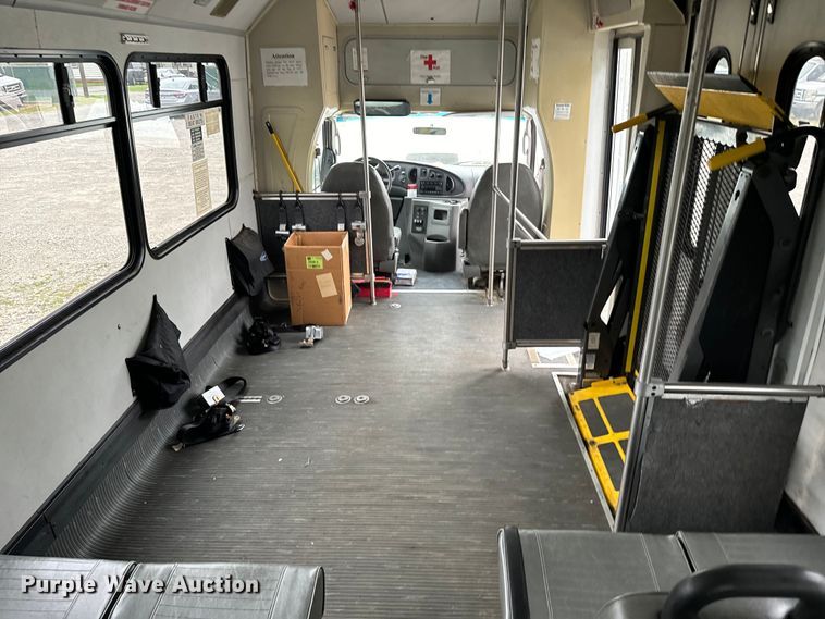 image for item EJ0563 2009 Ford E450 shuttle bus