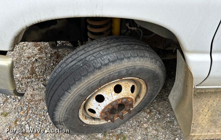 image for item EJ0563 2009 Ford E450 shuttle bus