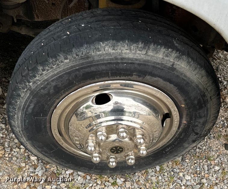 image for item EJ0563 2009 Ford E450 shuttle bus