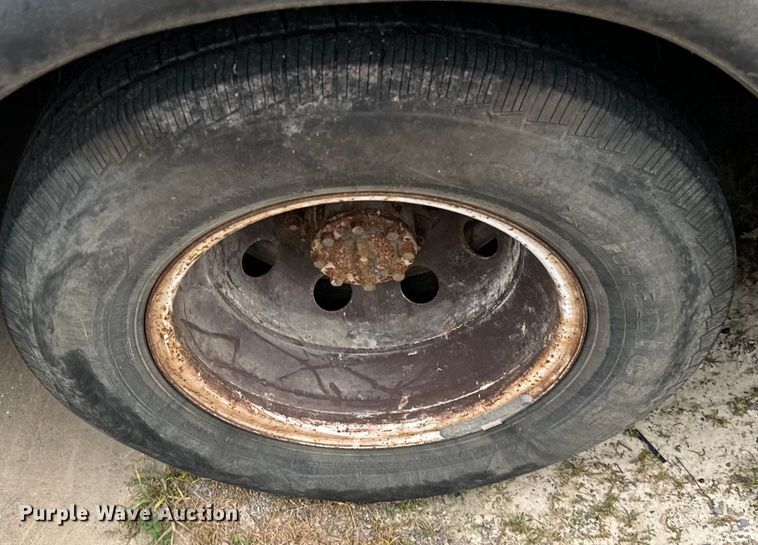 image for item EJ0563 2009 Ford E450 shuttle bus