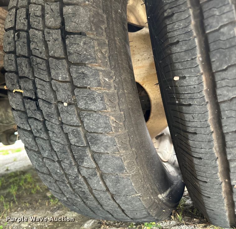 image for item EJ0563 2009 Ford E450 shuttle bus