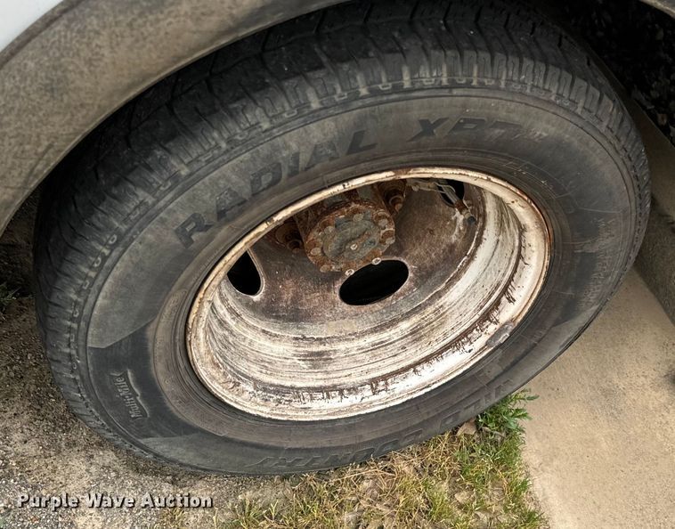 image for item EJ0563 2009 Ford E450 shuttle bus