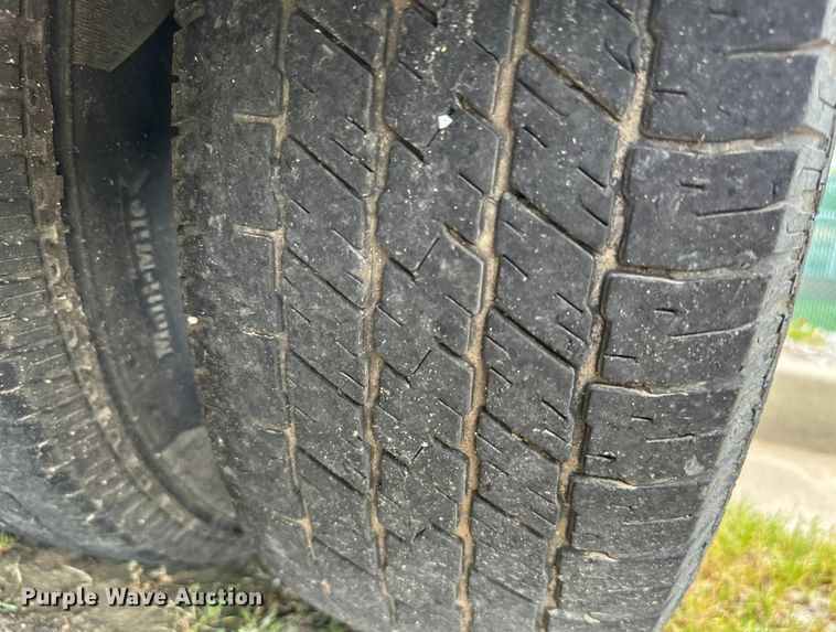 image for item EJ0563 2009 Ford E450 shuttle bus