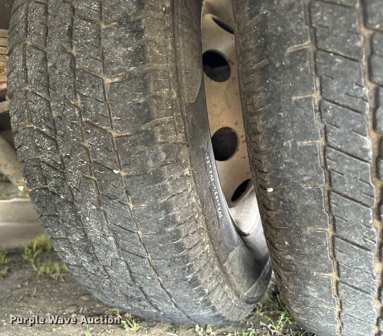 image for item EJ0563 2009 Ford E450 shuttle bus