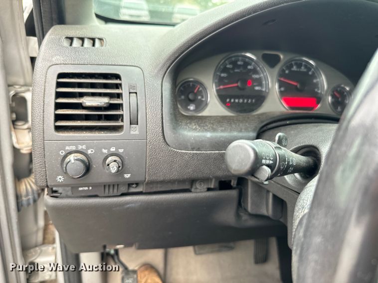 image for item EJ0564 2005 Pontiac Montana SV6 van