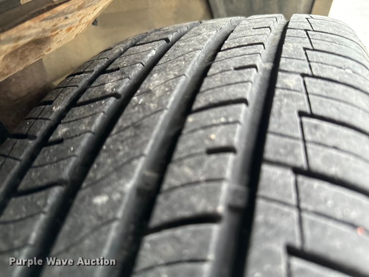 image for item EJ0564 2005 Pontiac Montana SV6 van