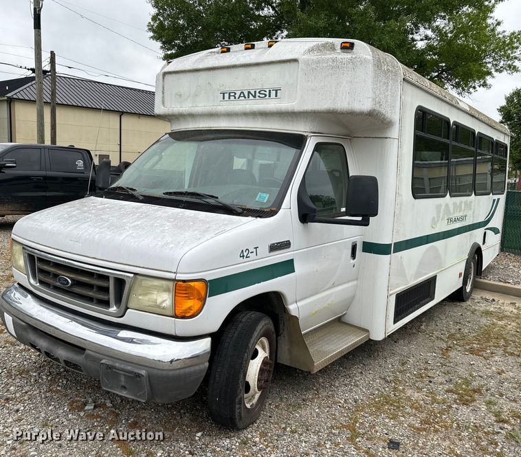 image for item EJ0565 2006 Ford E450 shuttle bus