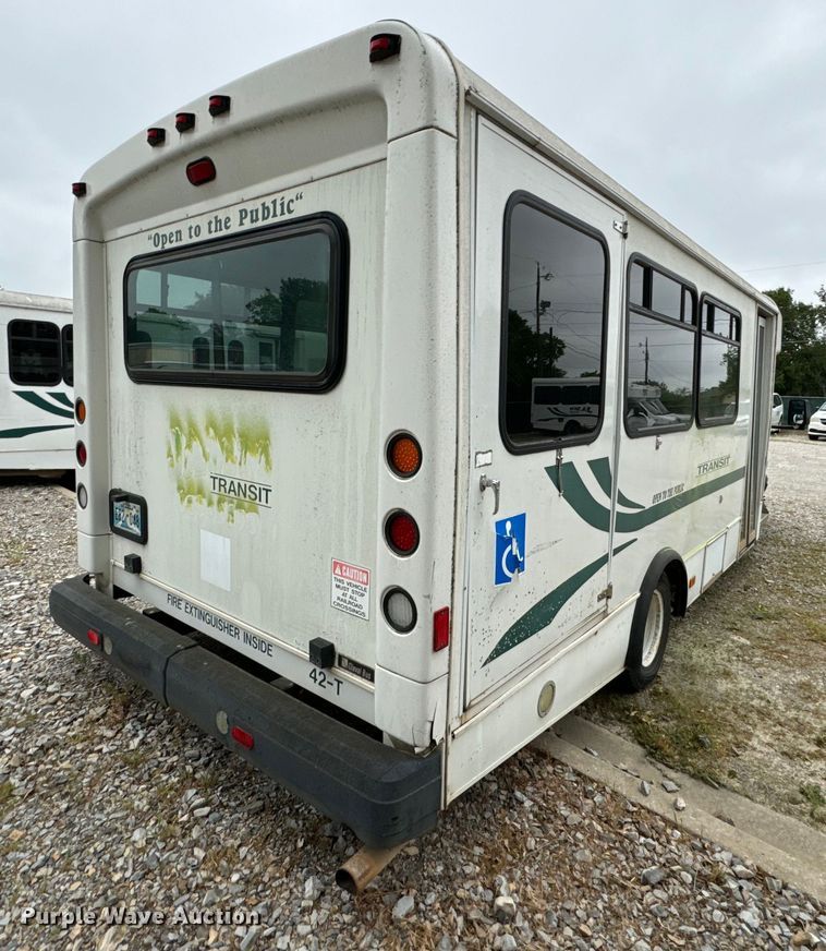 image for item EJ0565 2006 Ford E450 shuttle bus