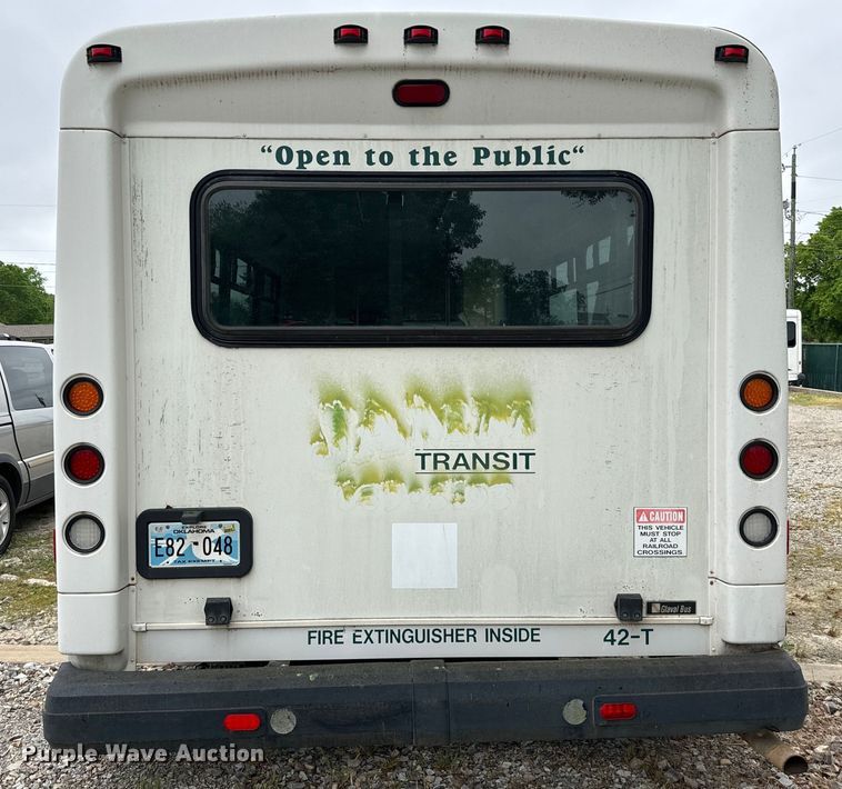 image for item EJ0565 2006 Ford E450 shuttle bus