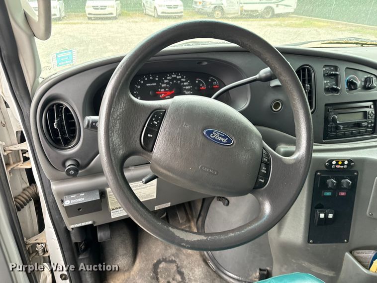 image for item EJ0565 2006 Ford E450 shuttle bus