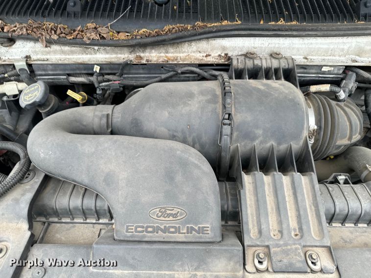 image for item EJ0565 2006 Ford E450 shuttle bus