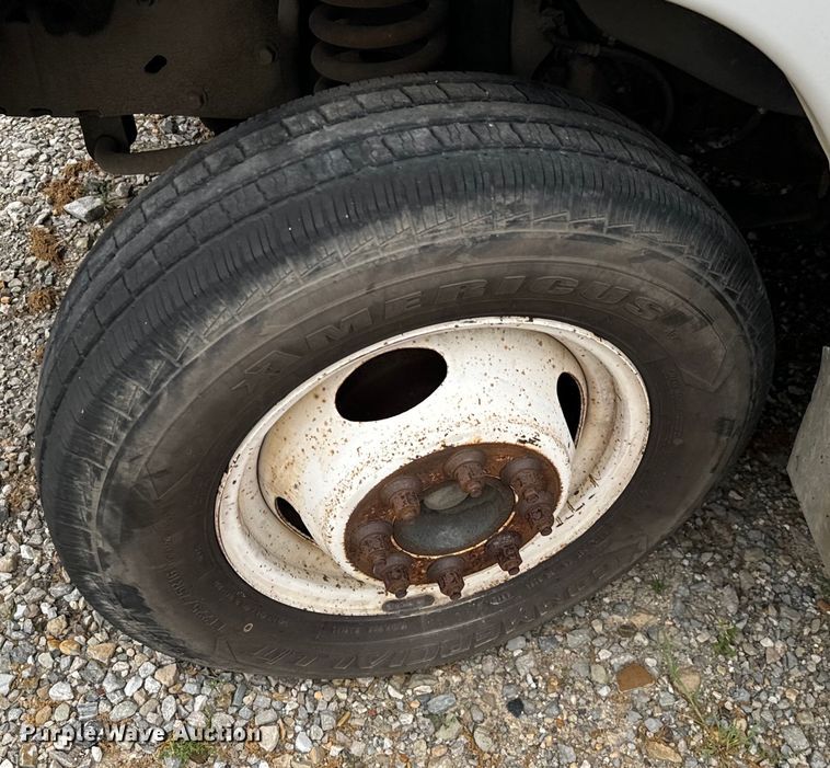 image for item EJ0565 2006 Ford E450 shuttle bus