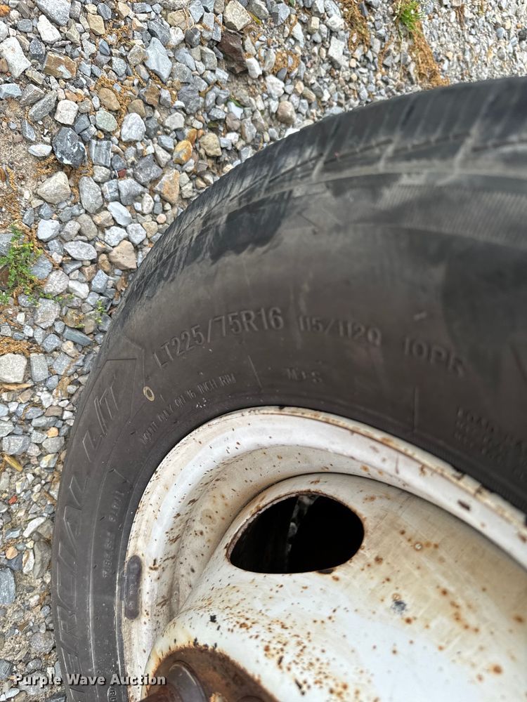 image for item EJ0565 2006 Ford E450 shuttle bus