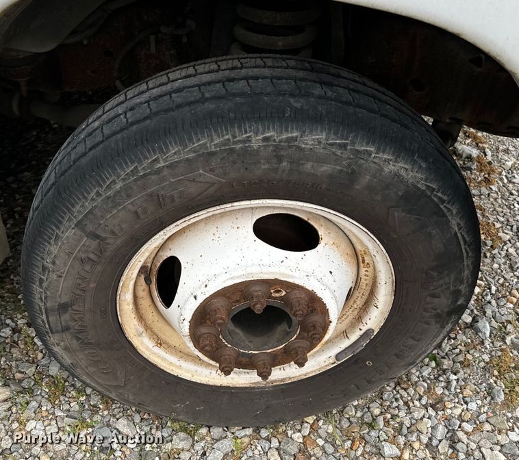 image for item EJ0565 2006 Ford E450 shuttle bus