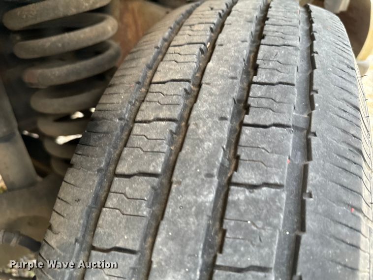 image for item EJ0565 2006 Ford E450 shuttle bus