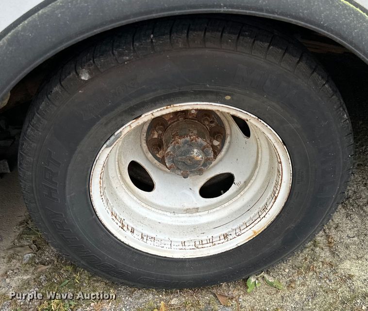 image for item EJ0565 2006 Ford E450 shuttle bus