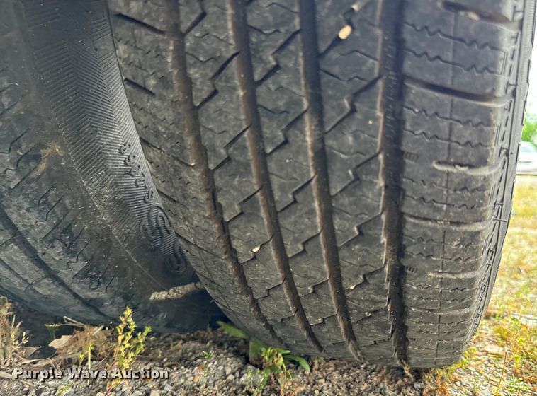 image for item EJ0565 2006 Ford E450 shuttle bus