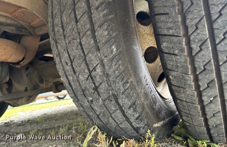 image for item EJ0565 2006 Ford E450 shuttle bus