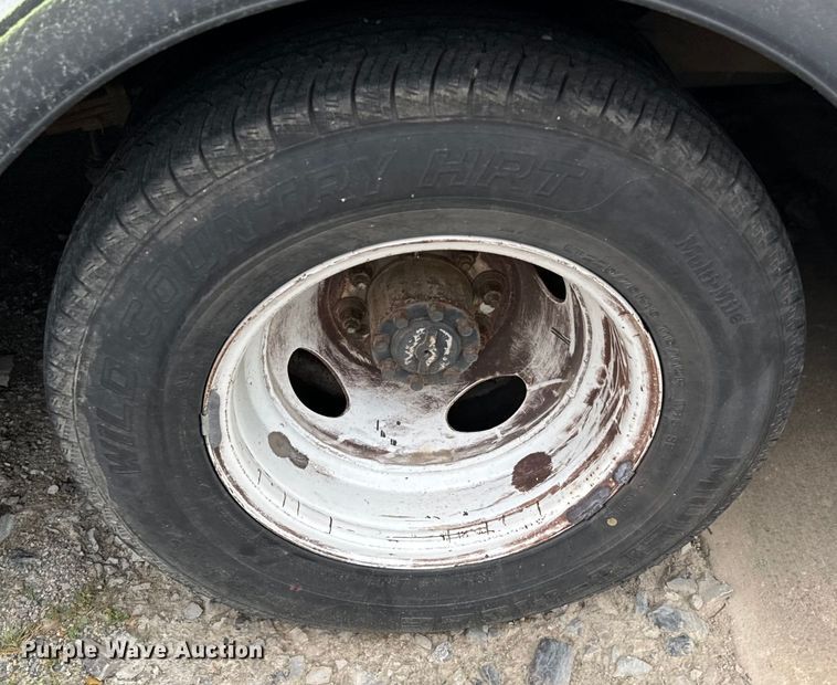 image for item EJ0565 2006 Ford E450 shuttle bus