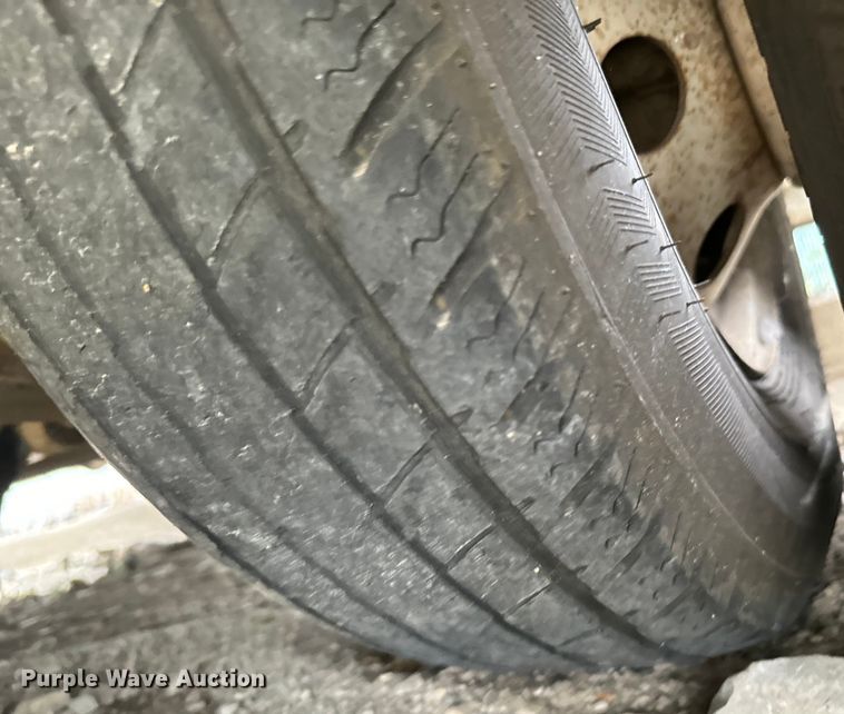 image for item EJ0565 2006 Ford E450 shuttle bus