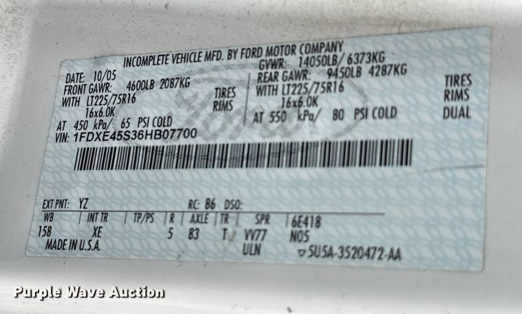 image for item EJ0565 2006 Ford E450 shuttle bus