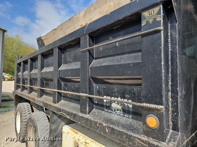 image for item EJ6309 2002 Chevrolet C8500 dump truck