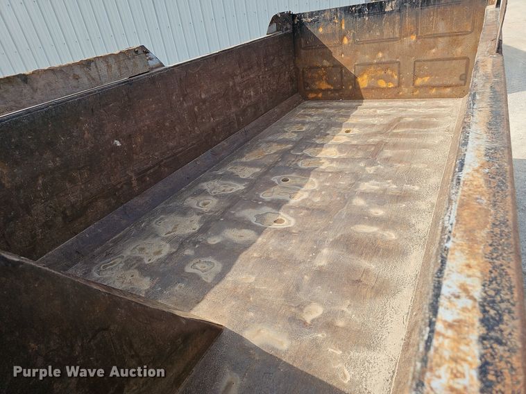 image for item EJ6309 2002 Chevrolet C8500 dump truck