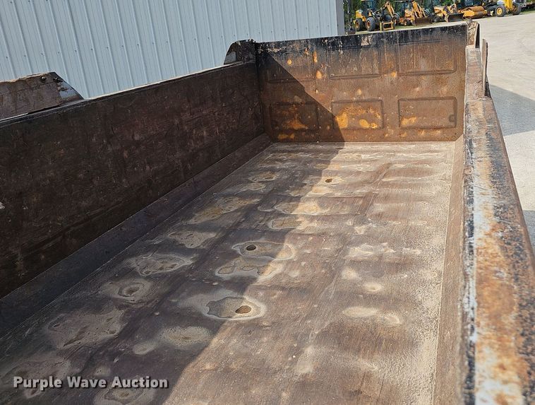 image for item EJ6309 2002 Chevrolet C8500 dump truck