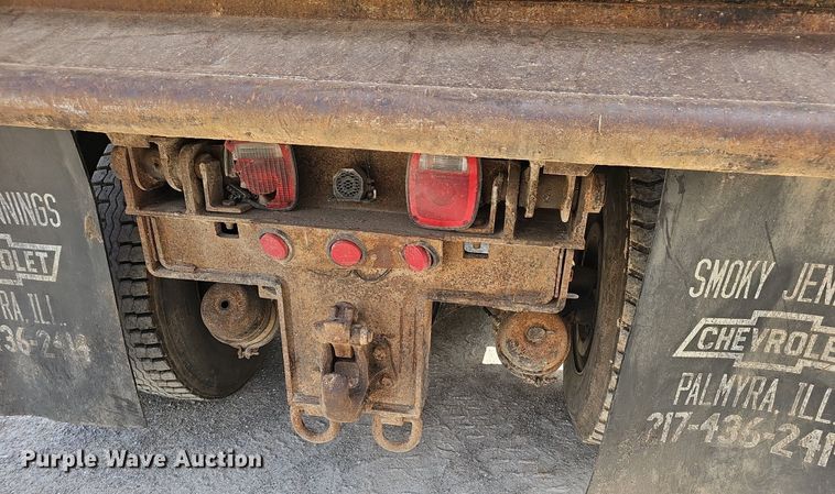 image for item EJ6309 2002 Chevrolet C8500 dump truck