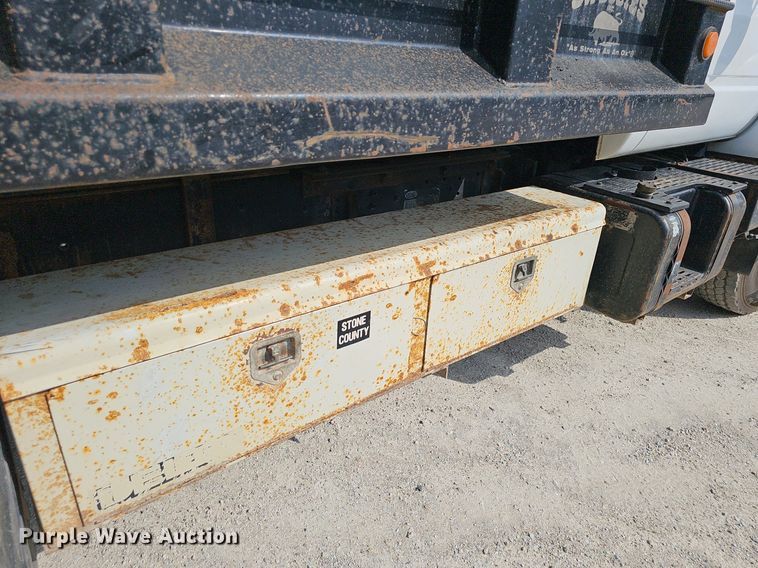 image for item EJ6309 2002 Chevrolet C8500 dump truck