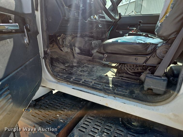 image for item EJ6309 2002 Chevrolet C8500 dump truck