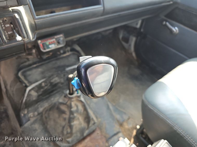 image for item EJ6309 2002 Chevrolet C8500 dump truck