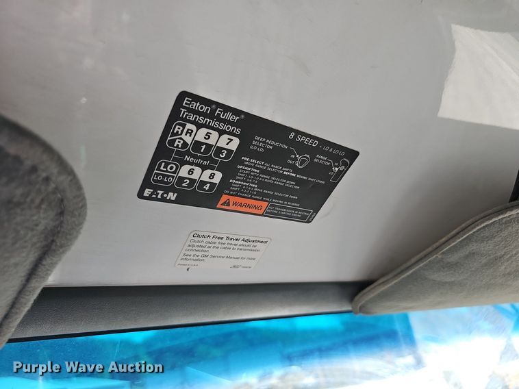 image for item EJ6309 2002 Chevrolet C8500 dump truck