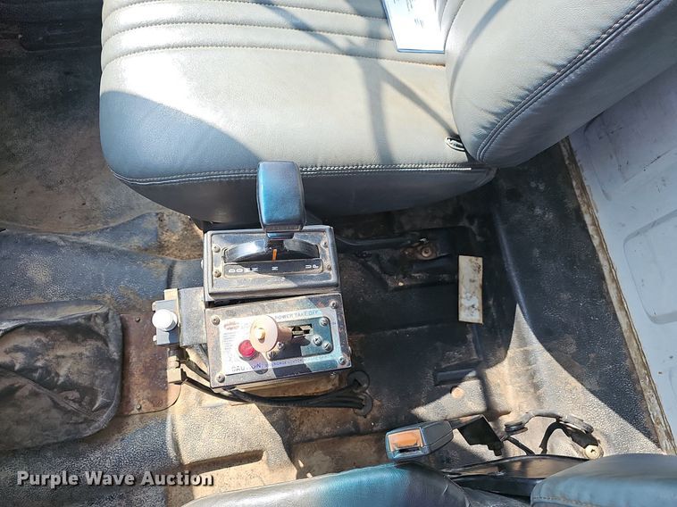 image for item EJ6309 2002 Chevrolet C8500 dump truck