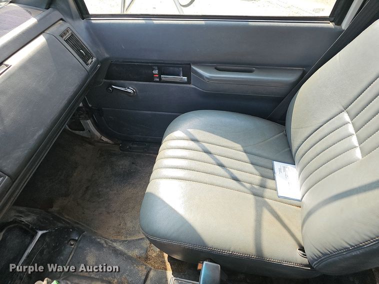 image for item EJ6309 2002 Chevrolet C8500 dump truck