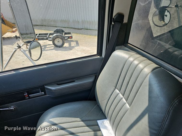 image for item EJ6309 2002 Chevrolet C8500 dump truck