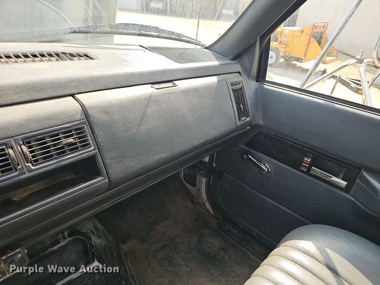 image for item EJ6309 2002 Chevrolet C8500 dump truck