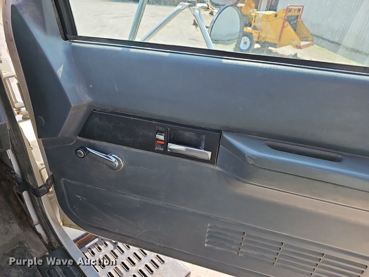 image for item EJ6309 2002 Chevrolet C8500 dump truck