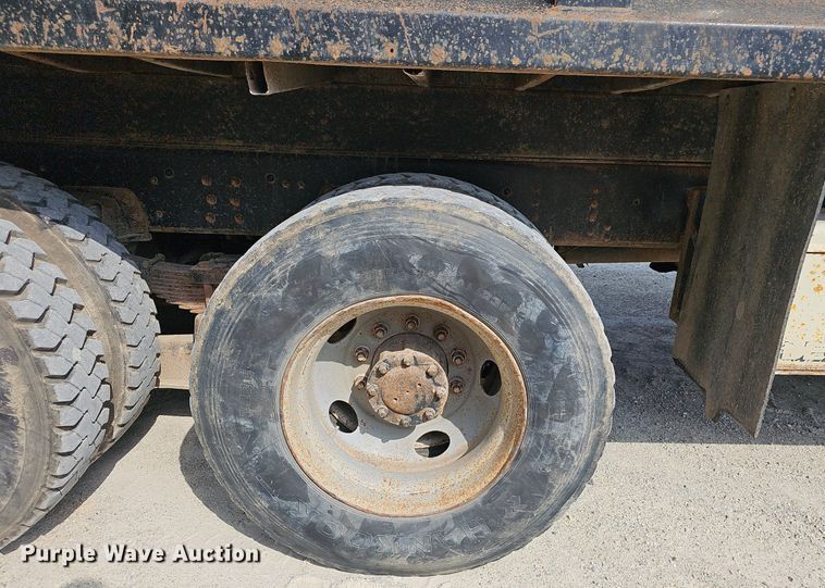 image for item EJ6309 2002 Chevrolet C8500 dump truck