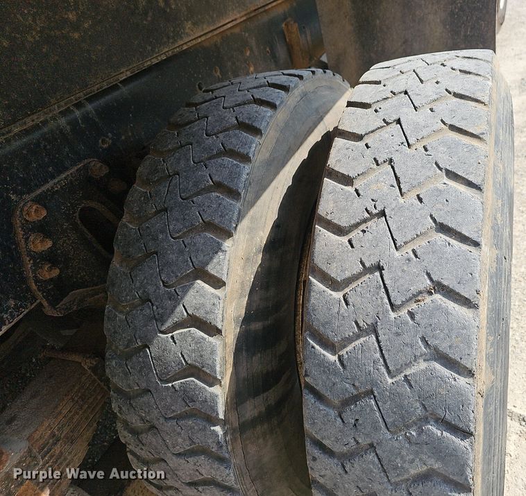 image for item EJ6309 2002 Chevrolet C8500 dump truck