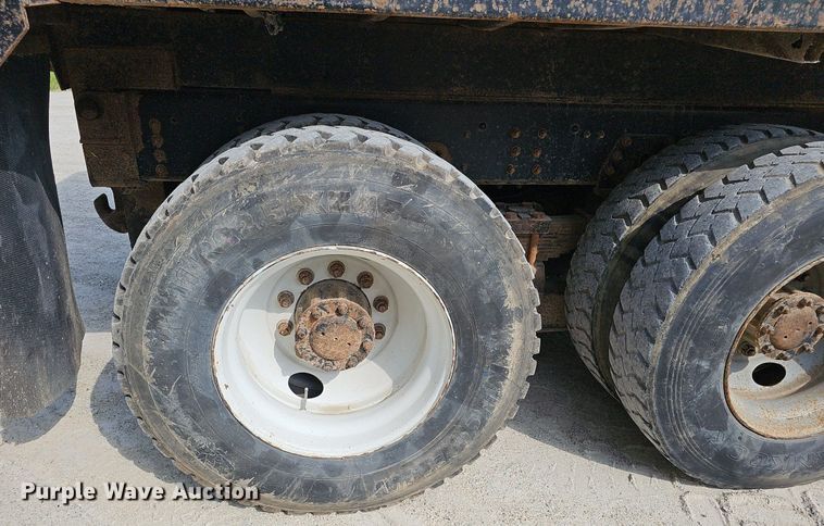 image for item EJ6309 2002 Chevrolet C8500 dump truck