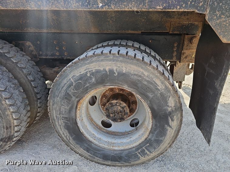 image for item EJ6309 2002 Chevrolet C8500 dump truck